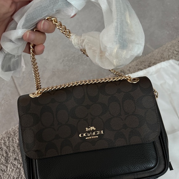 Moving Sale |
Auth Coach Klare? In signature canvas New with original dust bag - Picture 2 of 12